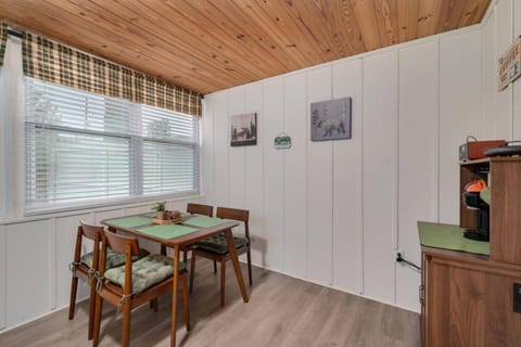 Modern Downtown Orlando Studio in a Prime Location Apartment in Azalea Park