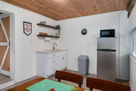 Modern Downtown Orlando Studio in a Prime Location Apartment in Azalea Park