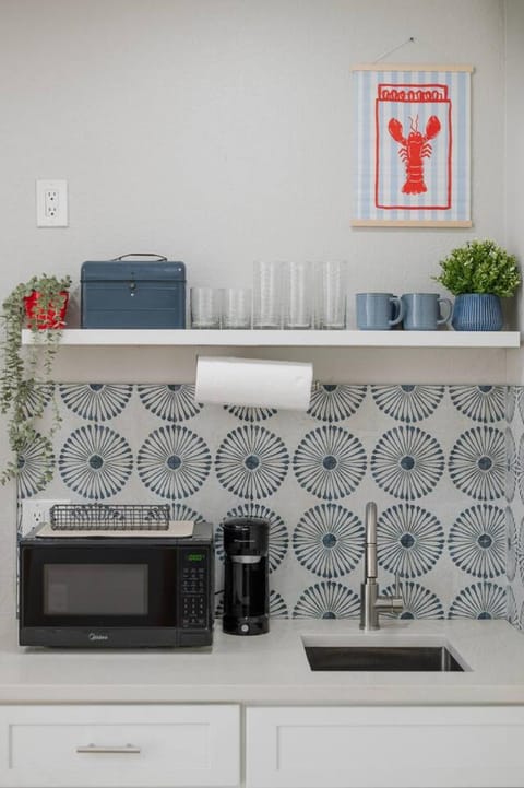 Hip Orlando Studio Nearby Restaurants and Parks Apartment in Azalea Park