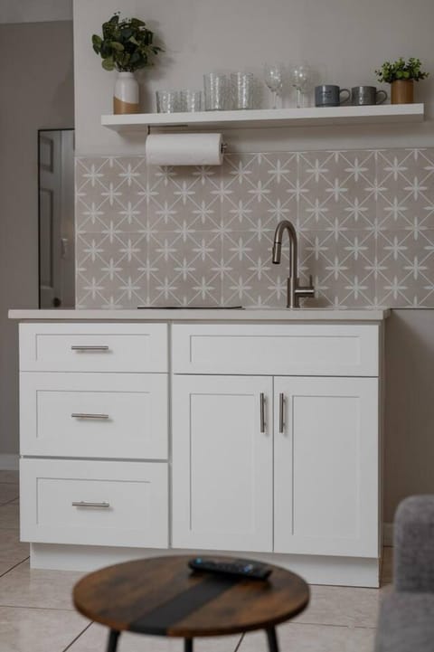 Chic Studio Near Downtown & Theme Parks Apartment in Azalea Park