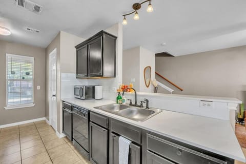 Spacious Duplex Central Austin Pet Friendly House in South Congress