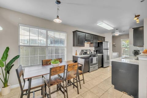 Spacious Duplex Central Austin Pet Friendly House in South Congress