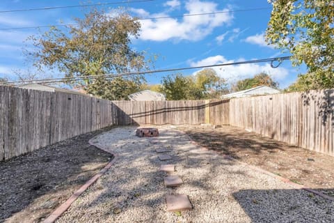 Spacious Duplex Central Austin Pet Friendly House in South Congress