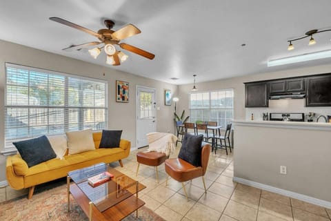 Spacious Duplex Central Austin Pet Friendly House in South Congress