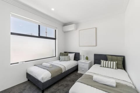 Bedroom, air conditioner