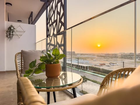 Cozy & Fully Equipped 1BR with Big Balcony - Masdar City, next to the Airport Apartment in Abu Dhabi