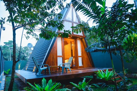 Property building, Garden, Balcony/Terrace