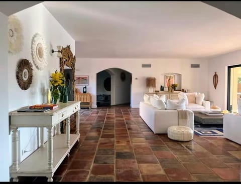 Luxury Mediterranean Villa with Pool & Helipad Villa in Ramatuelle