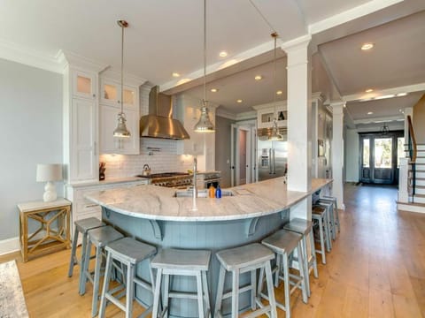 Port of Call on Isle of Palms OCEAN FRONT, Pool, boardwalk, putting green House in Isle of Palms