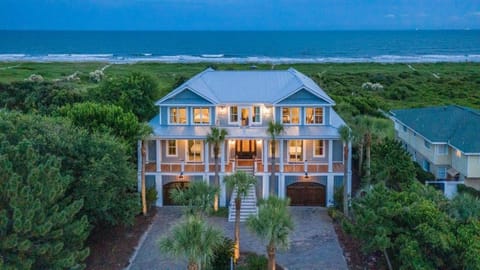 Port of Call on Isle of Palms OCEAN FRONT, Pool, boardwalk, putting green House in Isle of Palms