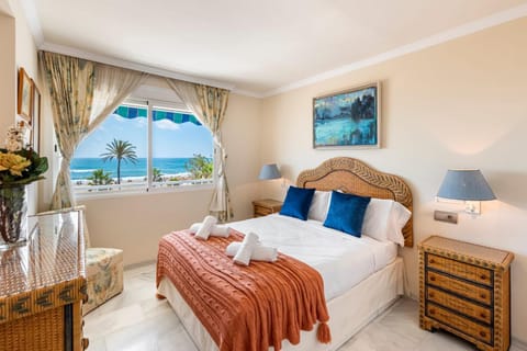 Bed, Photo of the whole room, Bedroom, Sea view