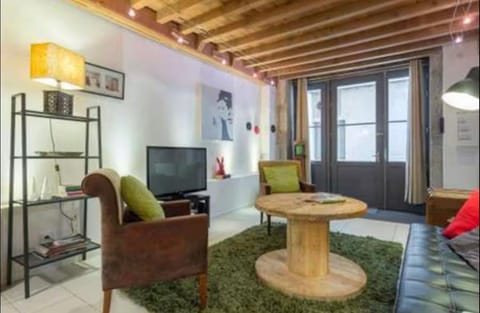 Property building, Communal lounge/ TV room, TV and multimedia, Living room, Seating area