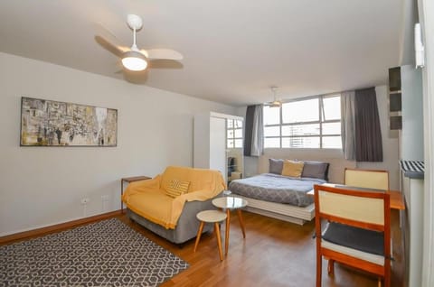 Bed, Photo of the whole room, Seating area
