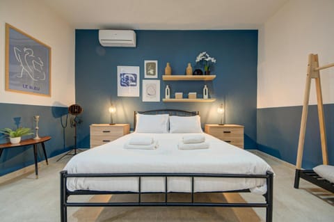 Bed, Photo of the whole room, Bedroom, towels, air conditioner