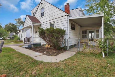 The Columbus Prime - 5 Bedroom 2 Bath- Parking House in Ohio