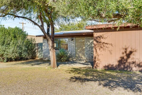 Pet-Friendly Yard! Family Home 6 Mi to Dtwn Tucson House in Tucson