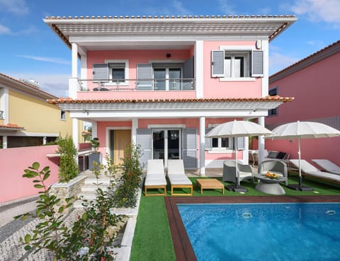Property building, Patio, Day, Garden, Balcony/Terrace, Pool view, Swimming pool, sunbed