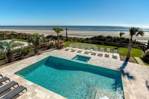 Discounts! Sea Spray- 400 Ocean Blvd. Oceanfont! Six Bedroom, Sleeps 15, Private Pool/Hot Tub House in Isle of Palms
