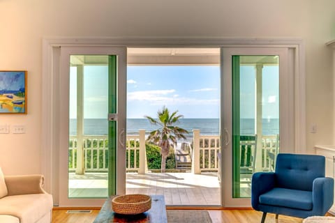 Seascapes 714 Ocean Blvd. Charming, Ocean Front, Private Pool House in Isle of Palms