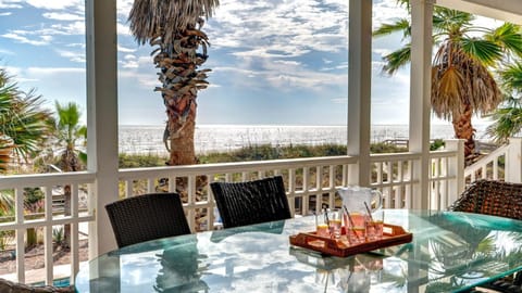 Seascapes 714 Ocean Blvd. Charming, Ocean Front, Private Pool House in Isle of Palms