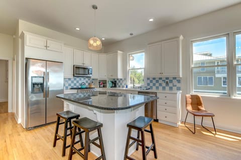 Seascapes 714 Ocean Blvd. Charming, Ocean Front, Private Pool House in Isle of Palms