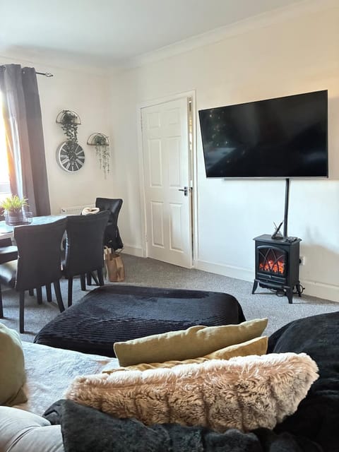 2 bedroom fully furnished apartment Apartment in Glasgow