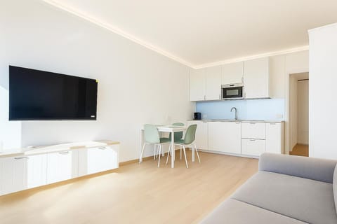 Kitchen or kitchenette, Living room, Dining area