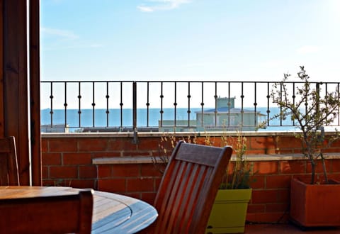 Patio, Day, View (from property/room), Balcony/Terrace, Living room, Seating area, Dining area, Sea view