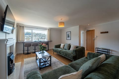 Communal lounge/ TV room, TV and multimedia, Living room, Seating area, Evening entertainment