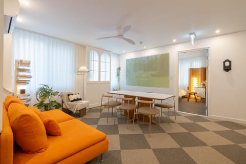 Living room, Seating area