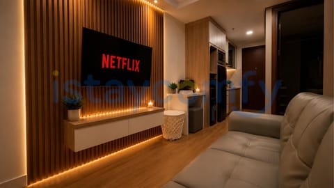 TV and multimedia, Living room, Seating area, Evening entertainment