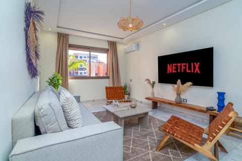 Communal lounge/ TV room, TV and multimedia, Living room, Seating area, Evening entertainment