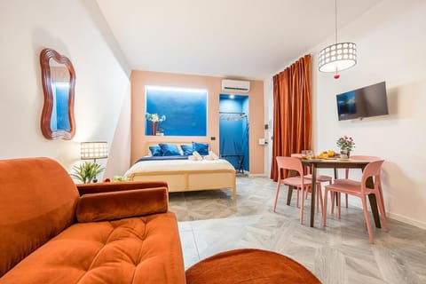 Communal lounge/ TV room, Bed, TV and multimedia, Living room, Photo of the whole room, Seating area