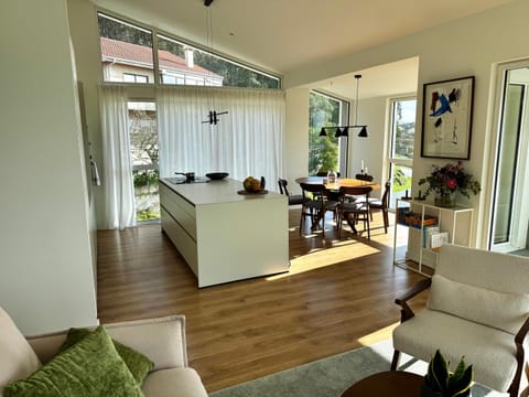 Dining area, kitchen