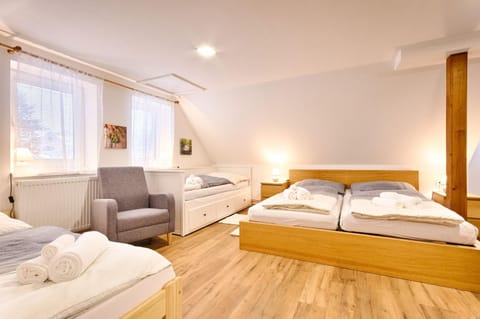 Bed, Photo of the whole room, Seating area, Bedroom