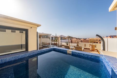 Patio, Day, Natural landscape, View (from property/room), Balcony/Terrace, Pool view, Swimming pool, Swimming pool, sunbed