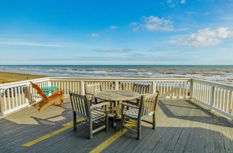 Patio, Day, Balcony/Terrace, Seating area, Beach, Sea view