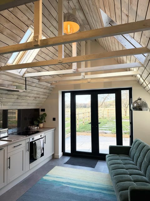 TV and multimedia, View (from property/room), Kitchen or kitchenette, Living room, Seating area, Garden view, dishwasher, oven, stove