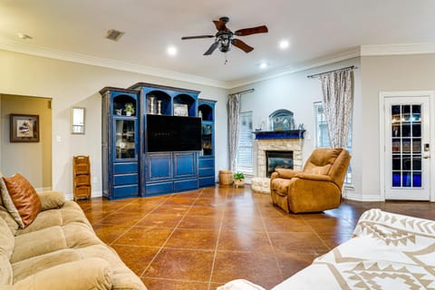 Group-Friendly Burleson Getaway with Outdoor Oasis House in Burleson