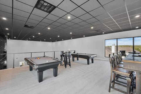 Billiard, Game Room