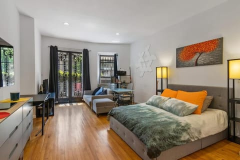 Photo of the whole room, Bedroom