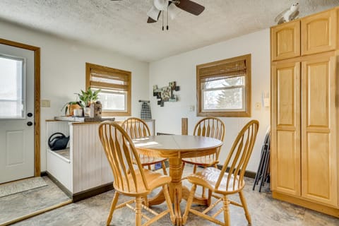 Hunter and Angler Haven 1 Mi to Mississippi River! House in Brownsville