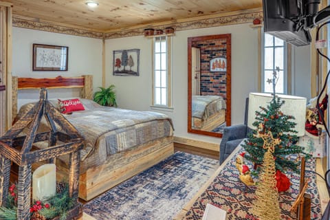 Walk to Current River Ozarks Adventure Home! House in Van Buren