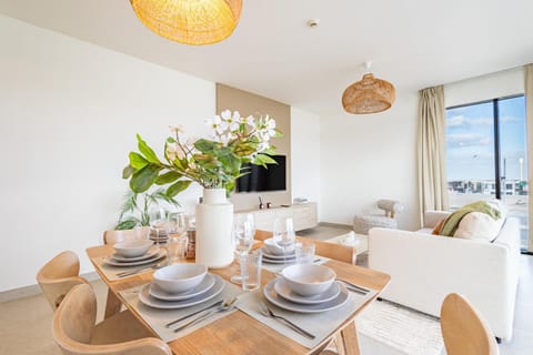 Unique Luxury - Saadiyat 2 BDR - Designer's Dream - 5 min walk from NYU - 5 min from Louvre, Zayed Museum, Mamsha Apartment in Abu Dhabi