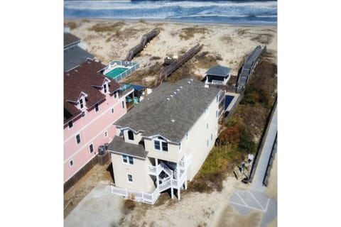 Twisted Fish - S Nags Head MP 19.5, Oceanfront, Ocean View, Elevator, Pool, Hot Tub, YR Flex Stays House in Nags Head