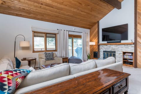 TV and multimedia, Living room, fireplace, furniture