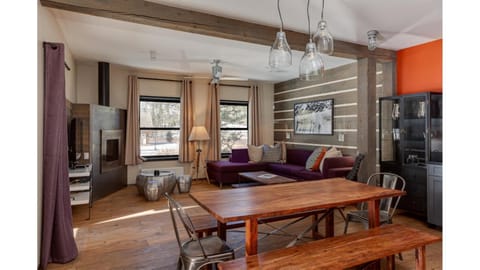 Day, Living room, Seating area, Dining area, furniture