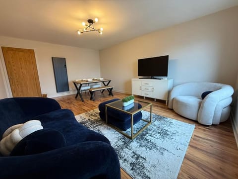 TV and multimedia, Living room, Dining area