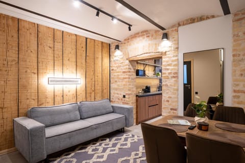 Kitchen or kitchenette, Living room, Seating area, Dining area