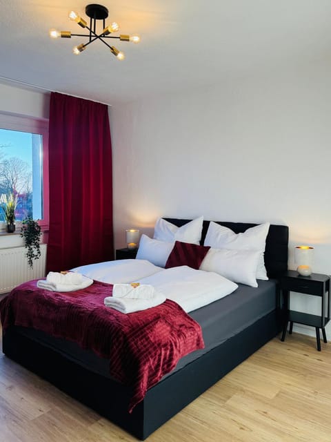 Bed, Photo of the whole room, Bedroom, towels